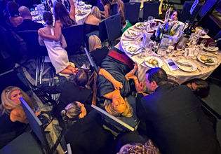 Παγκόσμια καταδίκη για τους πυροβολισμούς στο δείπνο Τραμπ για τους ανταποκριτές του Λευκού Οίκου