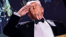 Τραμπ: Απίθανο να συνδέονται οι πυροβολισμοί με τον πόλεμο στο Ιράν – Στο Πακιστάν μεταβαίνουν Iρανοί διαπραγματευτές