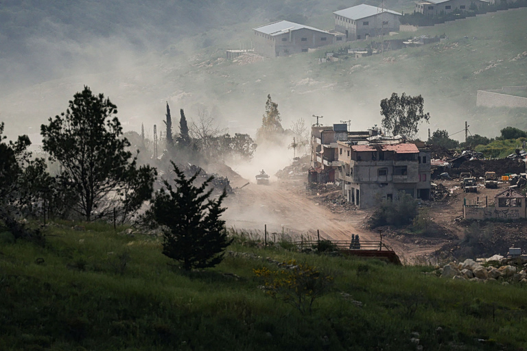 Στη Ρωσία έφτασε ο Αραγτσί, θα συναντηθεί με Πούτιν – Τουλάχιστον 14 νεκροί στον Λίβανο από ισραηλινές επιθέσεις