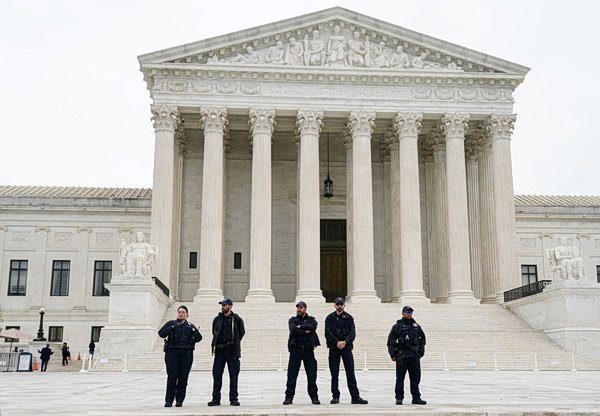 ΗΠΑ: Το Ανώτατο Δικαστήριο τροποποιεί τους εκλογικούς κανόνες – Περιορίζει τα δικαιώματα ψήφου των μειονοτήτων