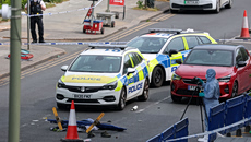 Λονδίνο: Η στιγμή που ο δράστης χτυπά το ένα από τα δύο θύματά του – Φώναζε «Αλλάχου Άκμπαρ»