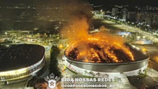 «Ξέσπασε» φωτιά στο Ολυμπιακό Στάδιο του Ρίο – Καταστράφηκε μεγάλο μέρος της οροφής (vids)