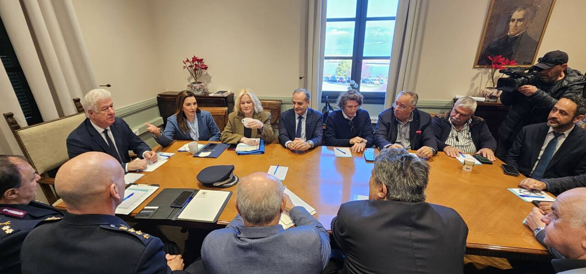 Σύσκεψη του Περιφερειάρχη Ιονίων Νήσων με την Όλγα Κεφαλογιάννη-Στο επίκεντρο η τουριστική περίοδος