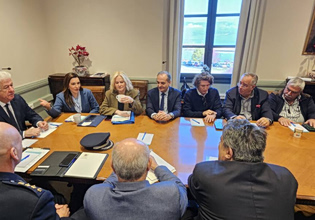 Σύσκεψη του Περιφερειάρχη Ιονίων Νήσων με την Όλγα Κεφαλογιάννη-Στο επίκεντρο η τουριστική περίοδος