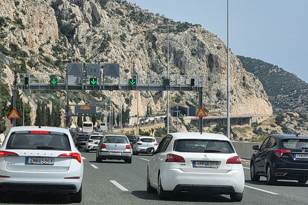 Συνεχίζεται η επιστροφή των εκδρομέων του Πάσχα – Πότε αναμένεται να κορυφωθεί