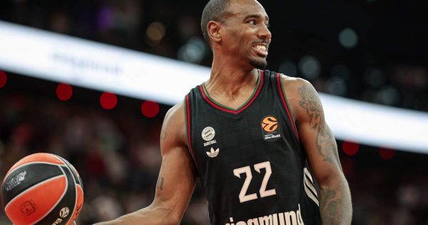 «Στη λίστα του Ολυμπιακού για αντί-Πίτερς ο Αϊζέια Μάικ» (vid)