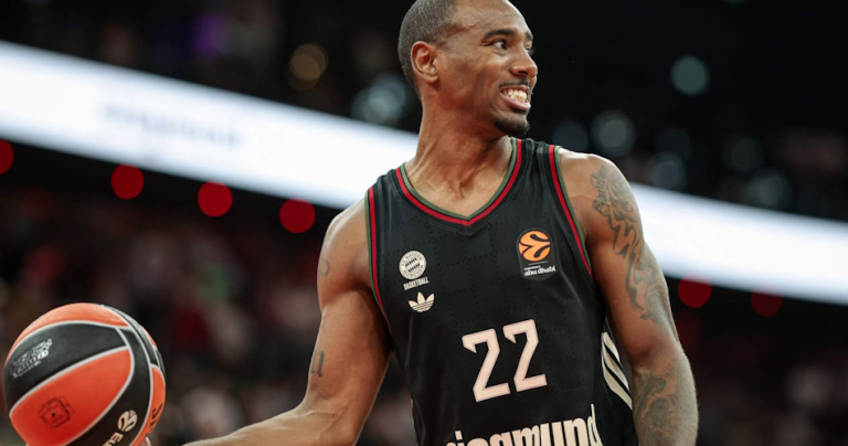 «Στη λίστα του Ολυμπιακού για αντί-Πίτερς ο Αϊζέια Μάικ» (vid)