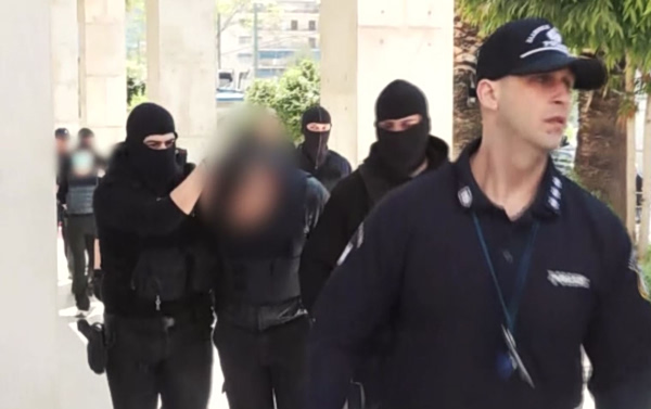 Άγιος Δημήτριος: «Από την κοπέλα ξεκίνησε το κακό» λέει ο παππούς του δράστη – Τι θα ισχυριστεί ο 20χρονος στον ανακριτή