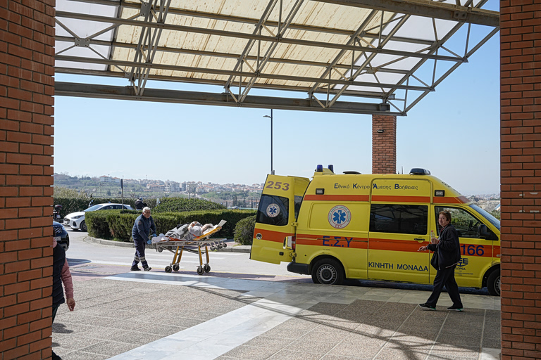 Σοβαρό τροχαίο με παράσυρση πεζής – Στο νοσοκομείο σε σοβαρή κατάσταση 65χρονη