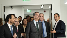 Πρωθυπουργός ντελιβεράς ιδιωτικών συμφερόντων