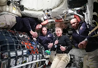 Χαλασμένο καζανάκι και προβλήματα στo email – Γήινες αναποδιές ταλαιπώρησαν τους αστροναύτες του Artemis II