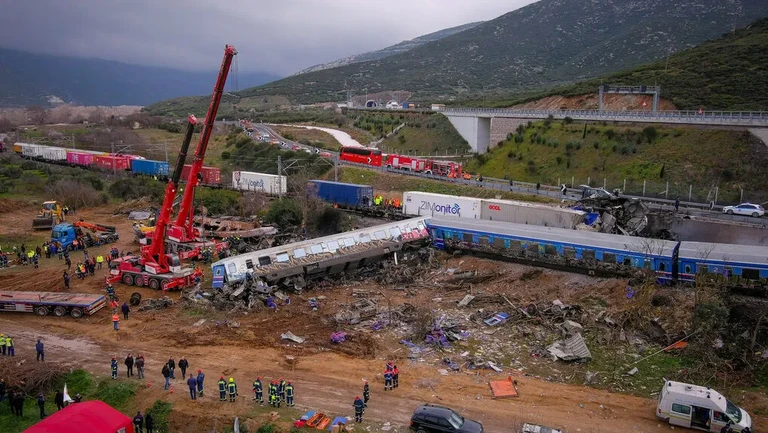 Παραιτείται το Δημόσιο από όλα τα ένδικα μέσα κατά των αποζημιώσεων για τα Τέμπη