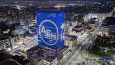 Ο Πύργος του Πειραιά φωτίστηκε στα χρώματα του ΔΕΗ Tour of Hellas