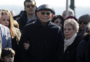 Θεσσαλονίκη: Σε κλίμα συγκίνησης το τελευταίο αντίο στον επιζώντα του Άουσβιτς, Χάιντς Κούνιο