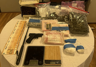 Εξαρθρώθηκε κύκλωμα διακίνησης ναρκωτικών και όπλων – Οκτώ συλλήψεις σε Αττική, Θεσσαλονίκη και Κρήτη