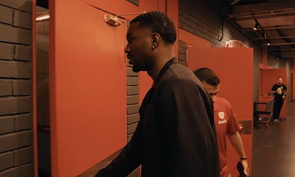 Η έκπληξη του Κίναν Έβανς: Επέστρεψε στα αποδυτήρια του Ολυμπιακού (vid)