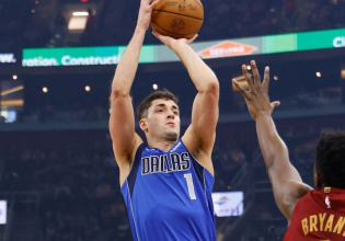 Ο Πουλακίδας έκανε career high στο NBA: Σκόραρε 28 πόντους με 8 τρίποντα στο τελευταίο ματς της σεζόν! (vid)