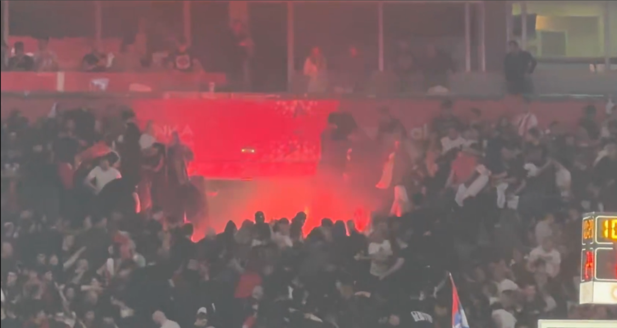 Πώς άρχισαν τα σοβαρά επεισόδια στο Βελιγράδι – Θέσεις μάχης από τους οπαδούς Ερυθρού Αστέρα και Παρτιζάν (vid)