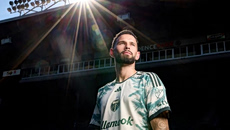 Ο Βέλντε πέτυχε γκολάρα και πανηγύρισε πάνω σε… κορμό δέντρου (vid)