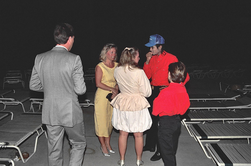 Ο Μάικλ Τζάκσον με θαυμαστές του, το 1988 