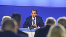 Καταρρέει με πάταγο ο μύθος του «επιτελικού κράτους» Μητσοτάκη