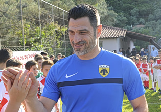 Ο Ζήκος το… πιστεύει μετά το 3-0 από τη Βαγιεκάνο: «Η ΑΕΚ έχει τις περισσότερες πιθανότητες να προκριθεί»