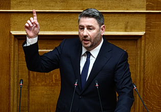 Παρέμβαση Ανδρουλάκη στη Βουλή για την οικονομία