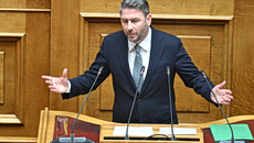 Ανδρουλάκης: Έγινε χυδαίο ντιλάρισμα χθες στη Βουλή – Ο Μητσοτάκης έδωσε ψίχουλα στον κόσμο