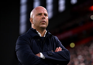 «Δεν το κουνάει… από την Λίβερπουλ ο Σλοτ»