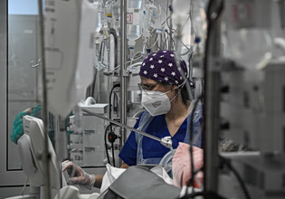 Αποσωληνώθηκε ο 19χρονος φοιτητής του ΑΠΘ που νοσηλεύεται στη ΜΕΘ με μηνιγγίτιδα