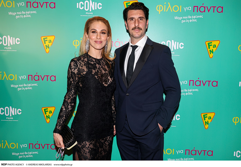 Ντορέττα Παπαδημητρίου – Γιώργος Γεροντιδάκης: Χέρι-χέρι στη Μύκονο ανταλλάσσουν φιλιά