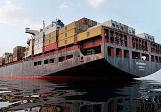 Αγκυροβολημένα κοντά στα Στενά του Ορμούζ τα κατασχεμένα από το Ιράν πλοία – Αεροπορικές επιδρομές των IDF στον νότιο Λίβανο