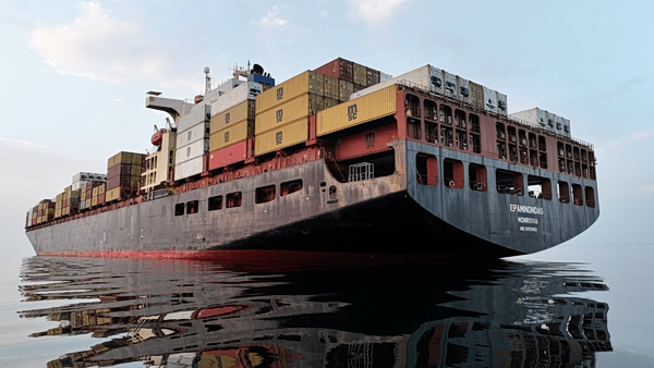 Τραμπ για Ιράν: Αν θέλουν να μιλήσουν, μπορούν να έρθουν σε μας ή να μας τηλεφωνήσουν – Αγκυροβολημένα στο Ορμούζ τα κατασχεμένα πλοία