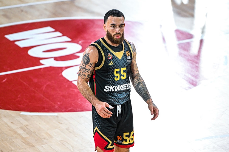 Γιατί κινδυνεύει με τιμωρία τριών αγωνιστικών ο Μάικ Τζέιμς στη Γαλλία