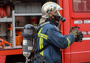 Φωτιά σε διαμέρισμα στο Μεταξουργείο – Κλειστή η οδός Σωνιέρου