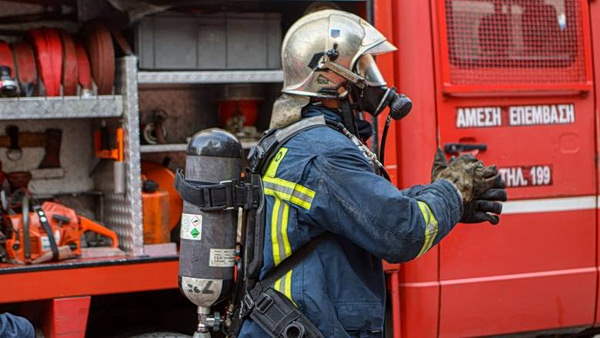 Φωτιά σε διαμέρισμα στο Μεταξουργείο – Κλειστή η οδός Σωνιέρου