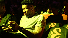 Γιάννης Αντετοκούνμπο και Νόβακ Τζόκοβιτς στο ΣΕΦ για το Ολυμπιακός – Μονακό