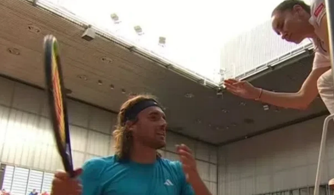 Έξαλλος και με τη διαιτητή ο Τσιτσιπάς: «Μου αφαιρείς τον πόντο για βλακεία»