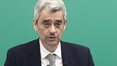 «Όσο η δικογραφία για τις υποκλοπές κάνει βόλτες, παραγράφονται αξιόποινες πράξεις», προειδοποιεί ο Χρ. Κακλαμάνης