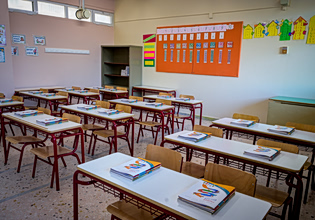 Πανικός σε σχολείο στην Εύβοια: Φωτιστικό οροφής έπεσε και τραυμάτισε μαθήτρια