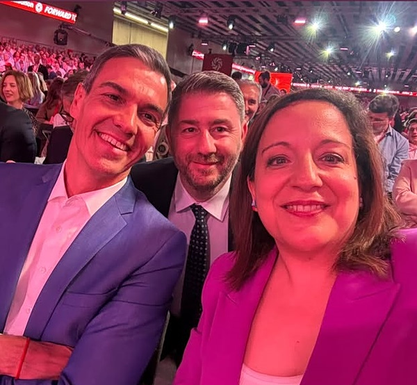 Η σέλφι και τα… χαμόγελα του Νίκου Ανδρουλάκη με τον Πέδρο Σάντσεθ στη Βαρκελώνη