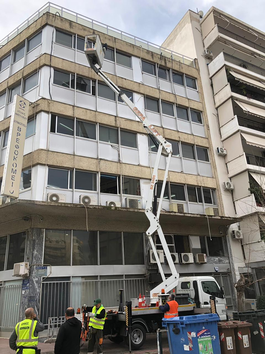 Ειδικές φωλιές για χελιδόνια και σταχτάρες σε δημοτικά κτίρια τοποθετεί ο Δήμος Αθηναίων