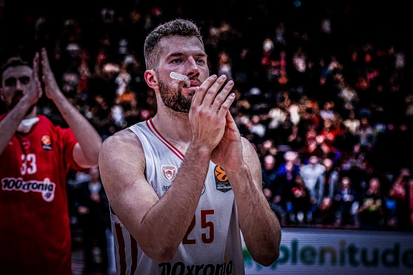 Νέα σενάρια για Πίτερς: «Στο… κόλπο και η Φενέρμπαχτσε»