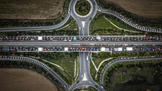 Ξανά στους δρόμους οι αγρότες – Με τρακτέρ και αγροτικά ΙΧ στην Ε-65