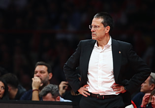 Μαρτίνεθ για Αταμάν: «Ακόμη κι αν έχει καλύτερο βιογραφικό, αυτό δεν αρκεί για να μας κερδίσουν»