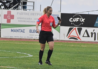 Ελένη Αντωνίου: Η διεθνής διαιτητής που συνέλαβε τον 89χρονο που άνοιξε πυρ στο κέντρο της Αθήνας (vid)