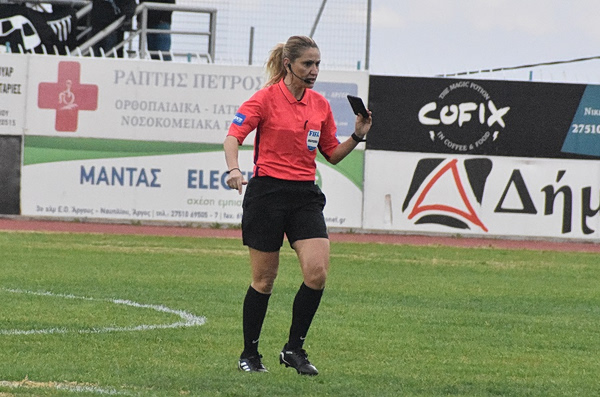 Ελένη Αντωνίου: Η διεθνής διαιτητής που συνέλαβε τον 89χρονο που άνοιξε πυρ στο κέντρο της Αθήνας (vid)