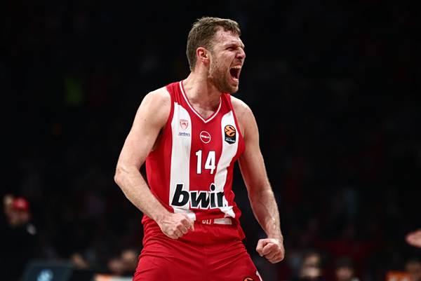 Το μήνυμα του Ολυμπιακού για το βραβείο MVP του Βεζένκοφ