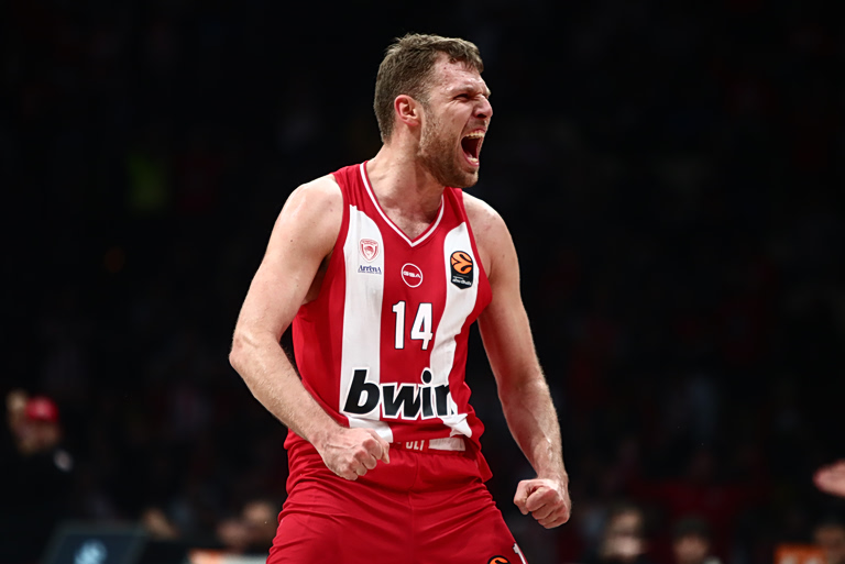 Το μήνυμα του Ολυμπιακού για το βραβείο MVP του Βεζένκοφ