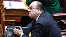 Δεν χώνεψε την παραίτηση ο Λαζαρίδης και… επιτίθεται με troll στη Ντόρα